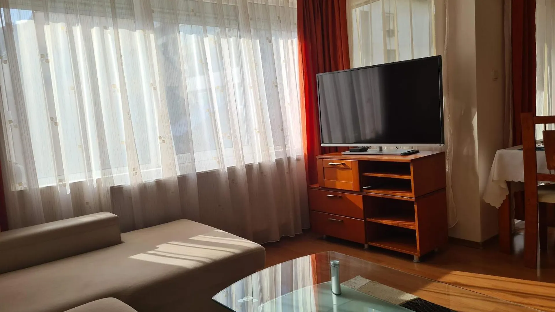 Spacious 2 Bedroom Apartment Σόφια